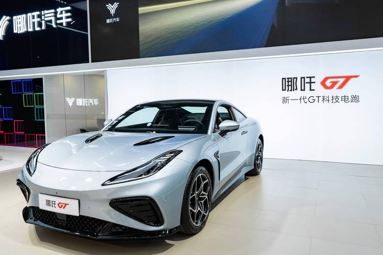 广州133哪吒汽车在智能汽车领域的表现，领途汽车在新能源汽车市场中的影响力